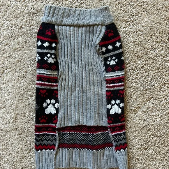 Dog sweater NEVER WORN - Picture 2 of 3
